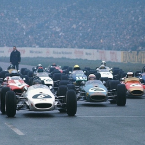 Dernier départ ! Jim est perdu au milieu des autres monoplaces...
Contribution Gérard Voisin